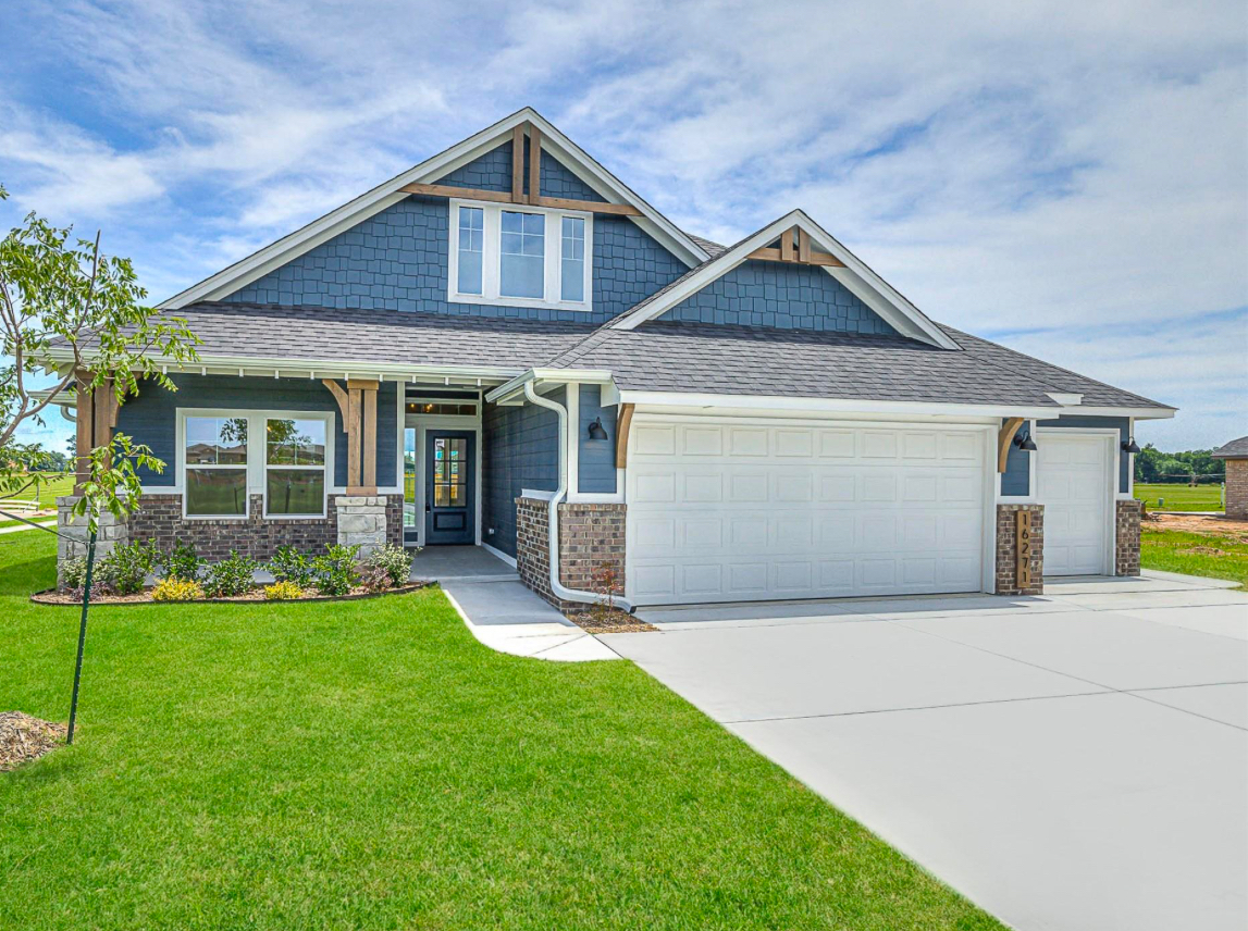Craftsman home exterior in Jenks